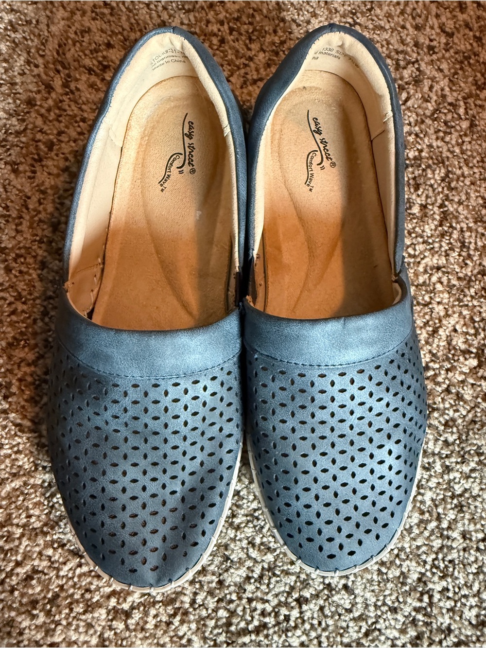 Women’s Easy Street Blue Perforated Slip-On Flats, size 7.5
